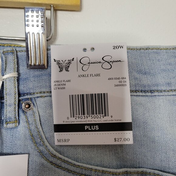 Plus Size Light Wash Flared Jeans With Floral Embroidery & Pockets 20W - Picture 10 of 11